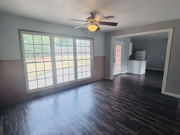 5th image of 906 Carey Dr