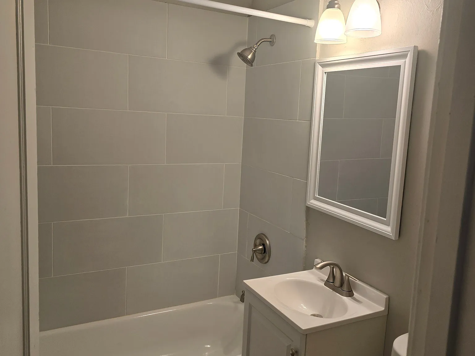 Newly Renovated Milwaukee Lower East Side Studio/ One bed Apartments- Located Near Brady Street — Photo 2