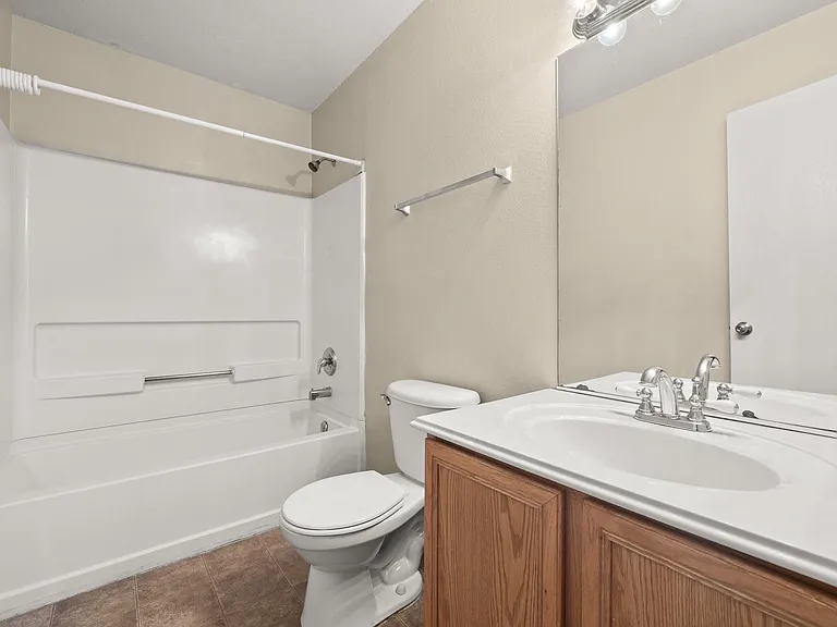 806 Grand Plains Dr — Photo 5