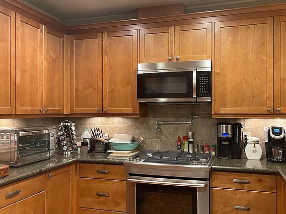 4th image of 18609 SE Newport Way APT 203