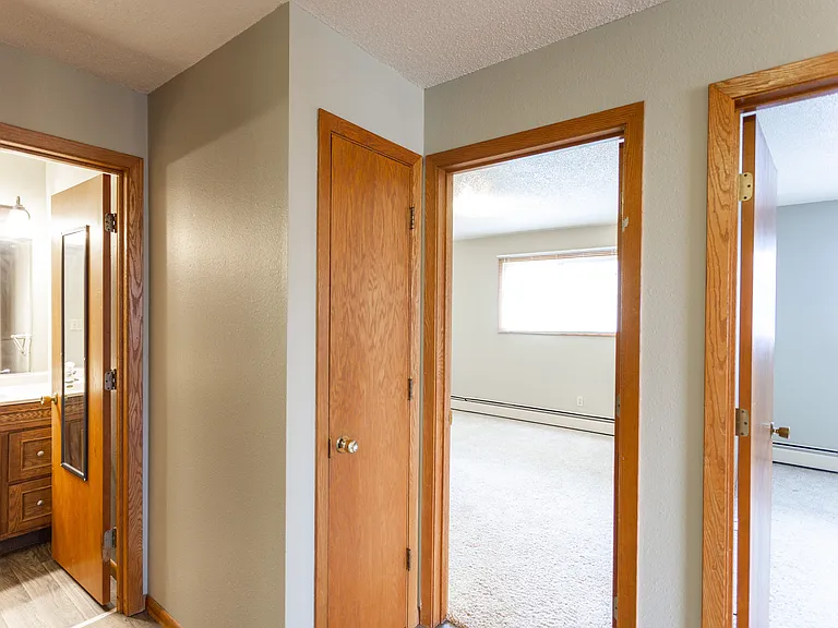 Kings Kourt Apartments — Photo 15