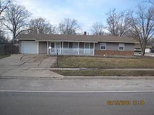 912 S Park Blvd photo 1