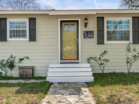 3rd image of 421 Franklin Blvd