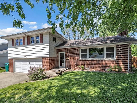 3rd image of 416 Southampton Dr