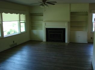 1020 Quivera Cir, Manhattan, KS 66502