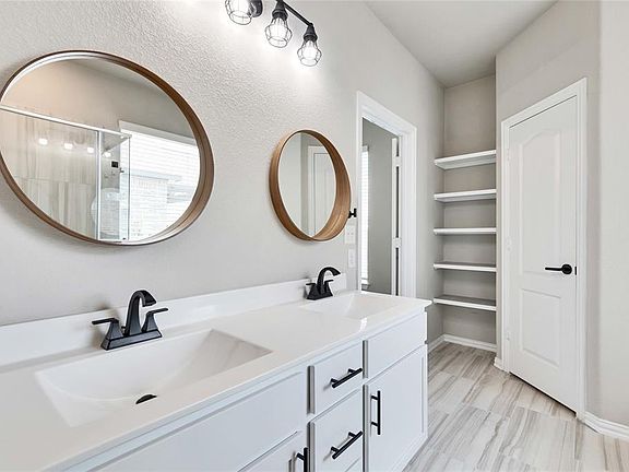 3rd image of 5905 Giovanni Pl