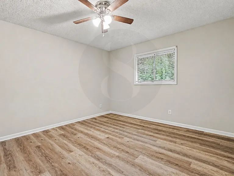 886 Martin Heights Dr #B — Photo 17