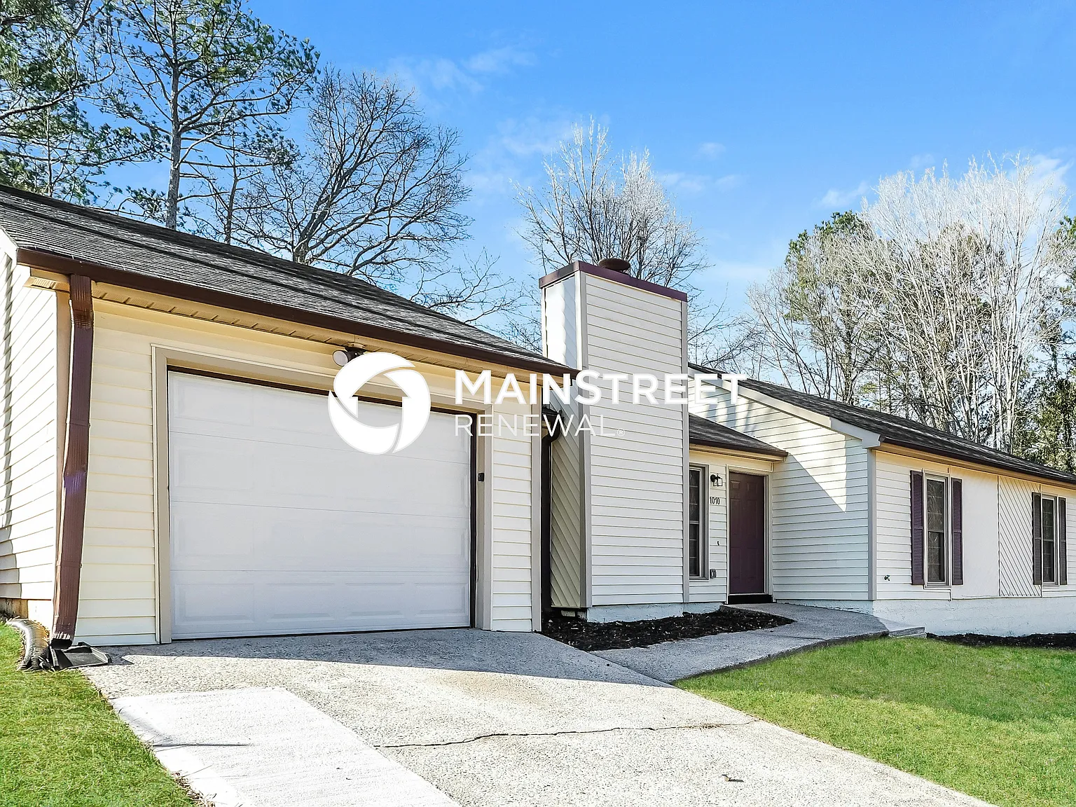 1070 Salisbury Trl — Photo 2