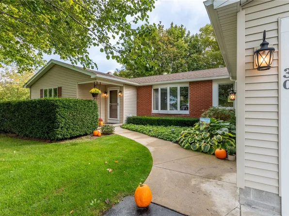 30 Elm St, Bloomfield, NY 14469