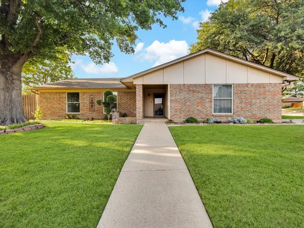 8521 Brookridge Dr, North Richland Hills, TX 76182