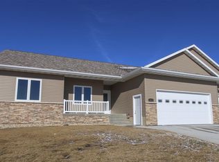 1917 Vera Way, Cedar Falls, IA 50613