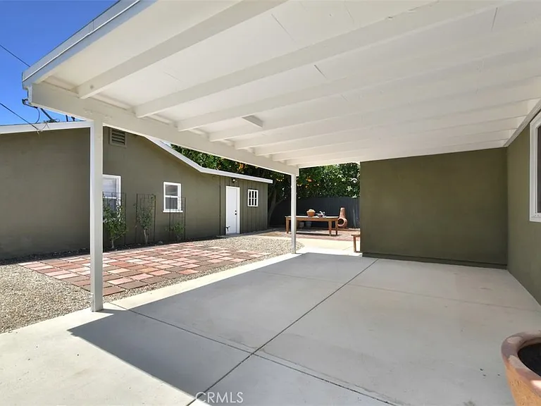 13902 Calvert St — Photo 30