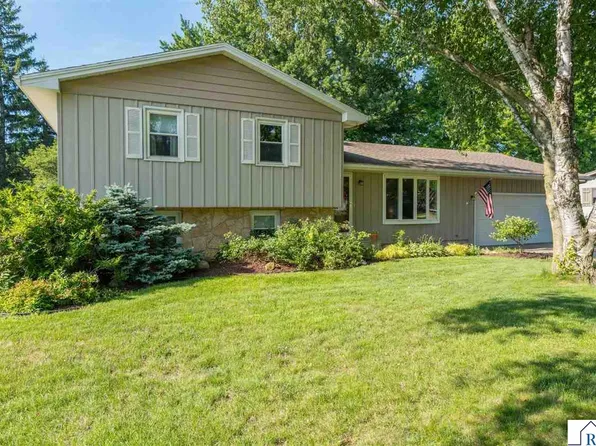 209 Viking Dr, Mankato, MN 56001