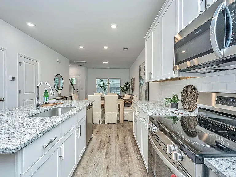 102 Twin Rivers Dr — Photo 12