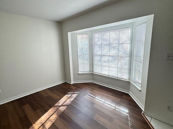 5th image of 13548 Embassy Park Ct