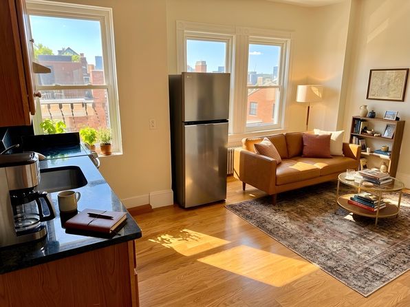 108 Myrtle St #18R