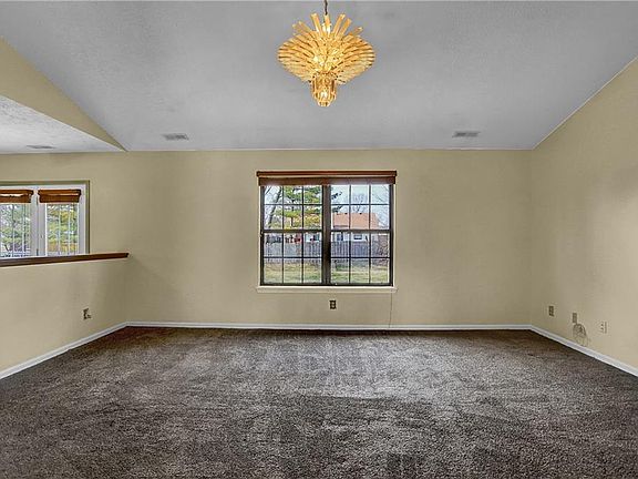 5th image of 5760 Rosemont Dr