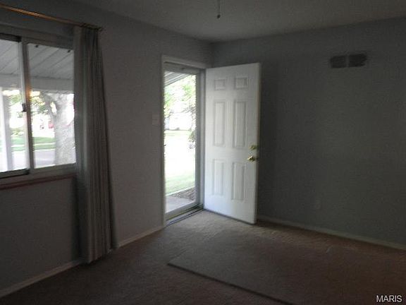 4th image of 2735 Robert Dr