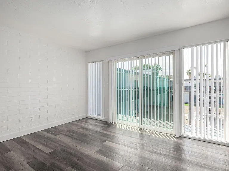 Madison Flats — Photo 13