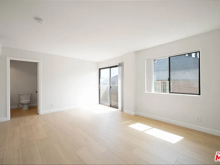 5327 Lexington Ave #B — Photo 15
