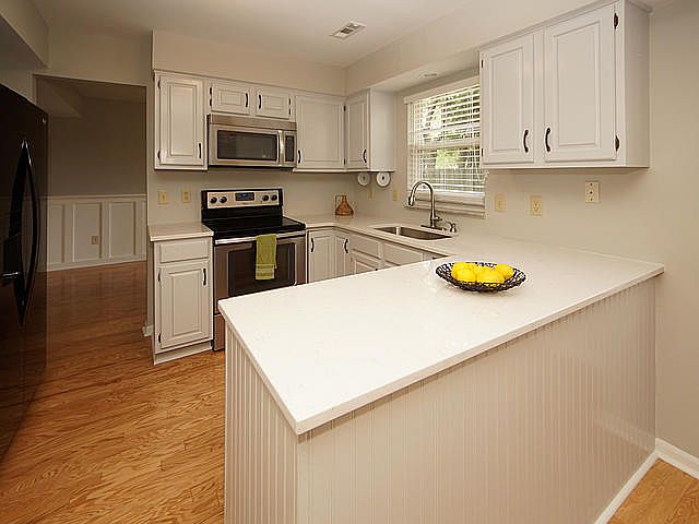 1st image of 2092 Presidio Dr