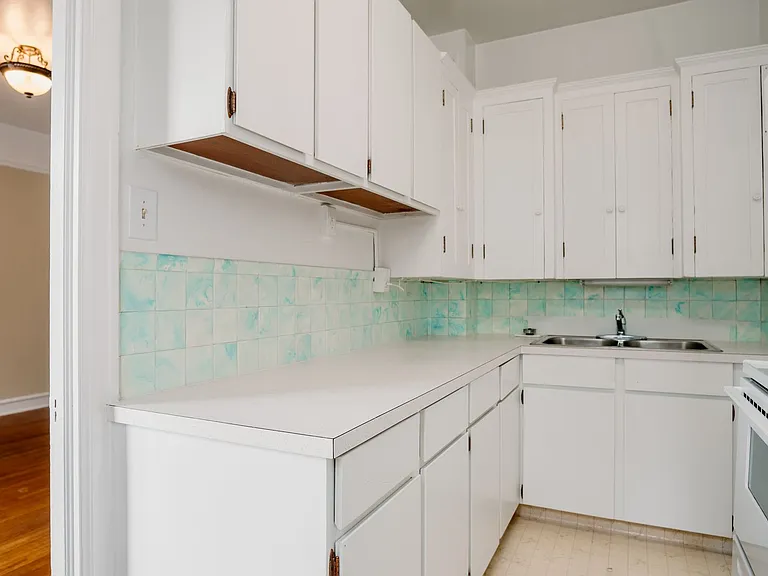 Dearborn Apartments — Photo 8