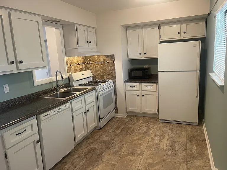 372 Pierson St #C — Photo 1