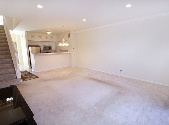 4th image of 46 Oakton Dr