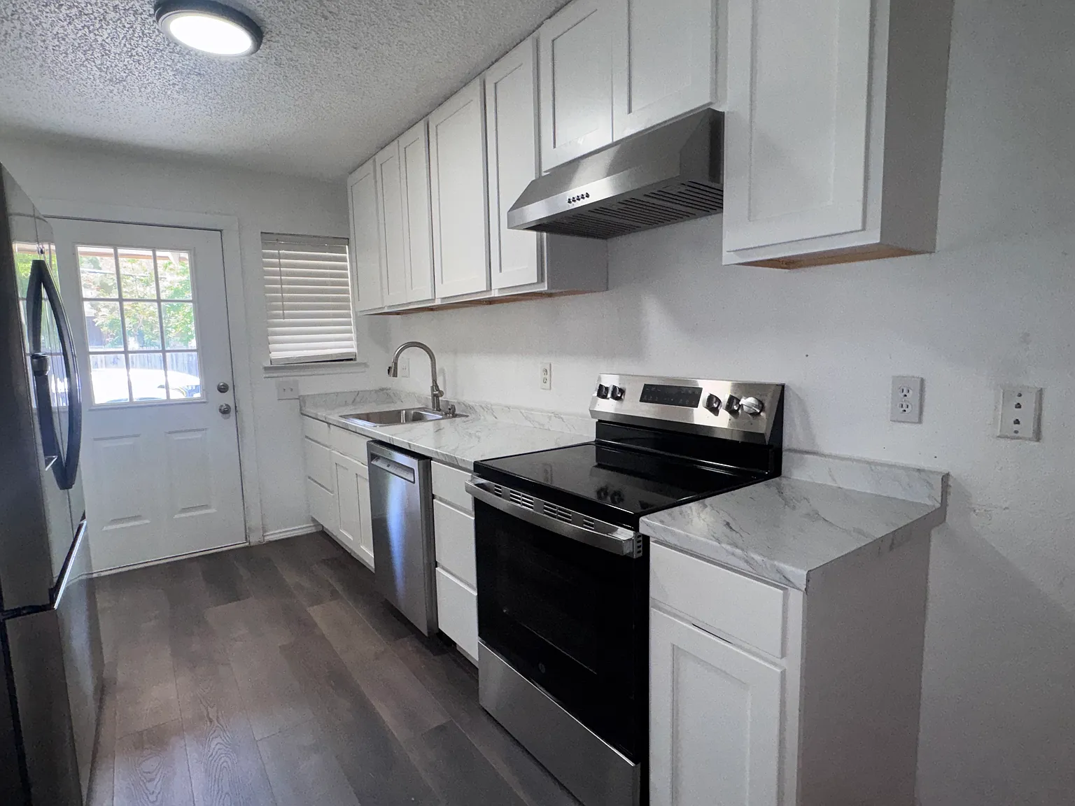 3 bed, 1324 sqft, $2,450 — Photo 1