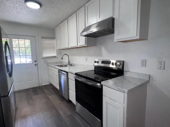 3648 Country Club Dr W, Irving, TX 75038