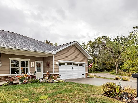 2nd image of 129 Shaker Dr #8