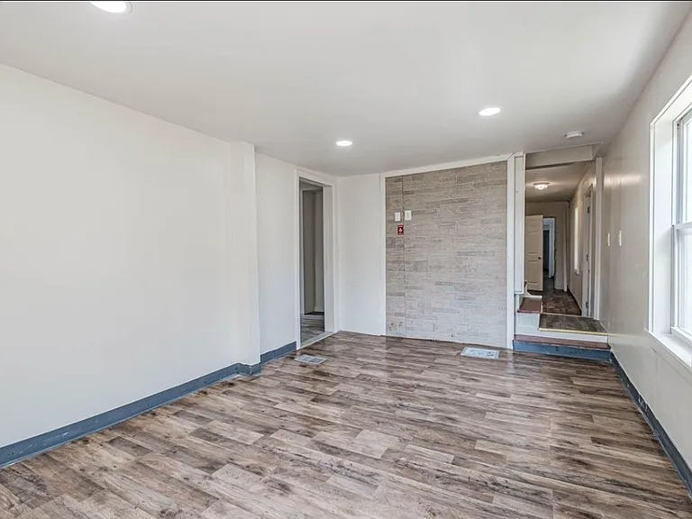 178 Main St — Photo 3