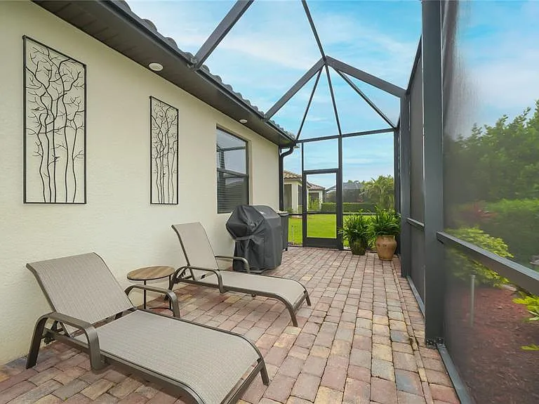 6888 Willowshire Way — Photo 10