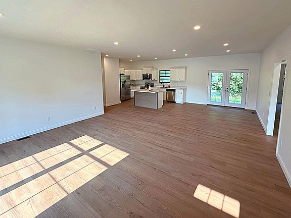 4th image of 1309 Rosewood Dr