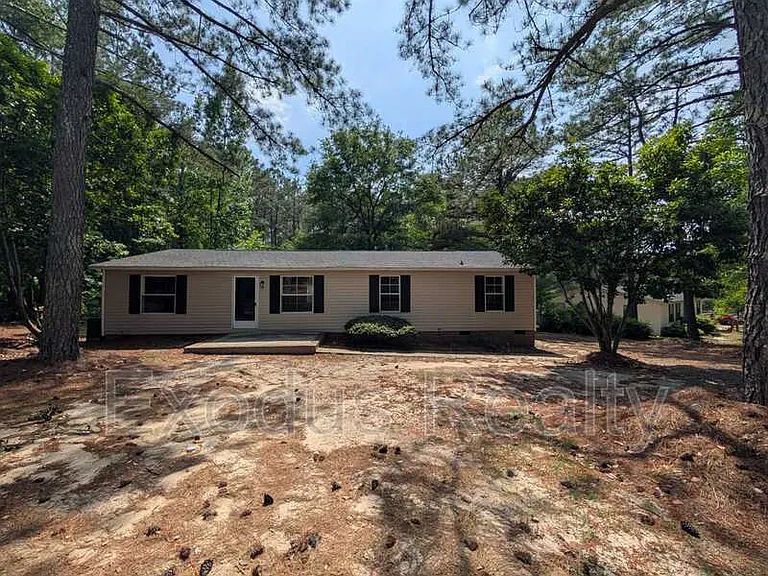 94 Sean Ln — Photo 1