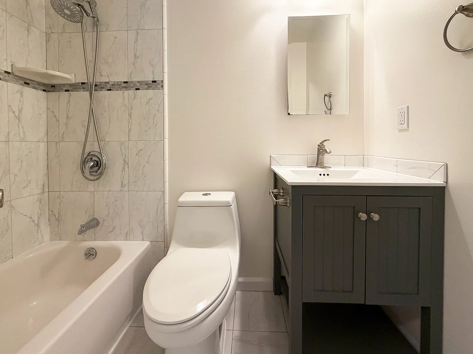 2 bed, 903 sqft, $3,075 — Photo 4