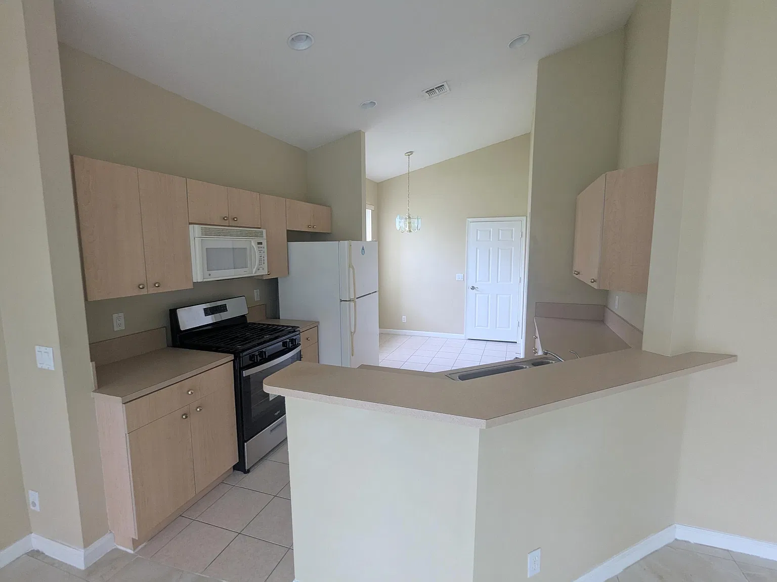 3 bed, 2.0 bath, 1539 sqft, $2,300 — Photo 4