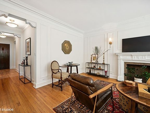5th image of 823 Forest Ave APT 1W
