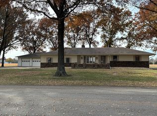 807 N Leonard St, Girard, KS 66743