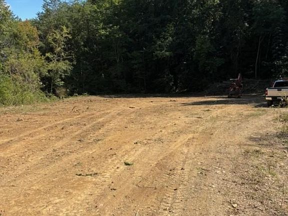 2nd image of 1628 Valley Rd Lot 3