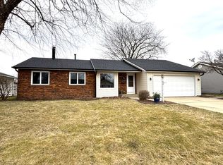 218 Larchwood Ln, North Aurora, IL 60542
