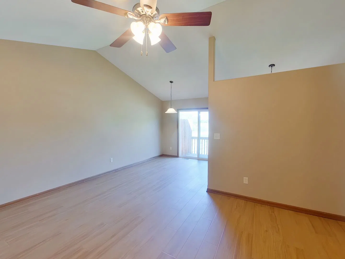 1020 W Clyde St — Photo 3