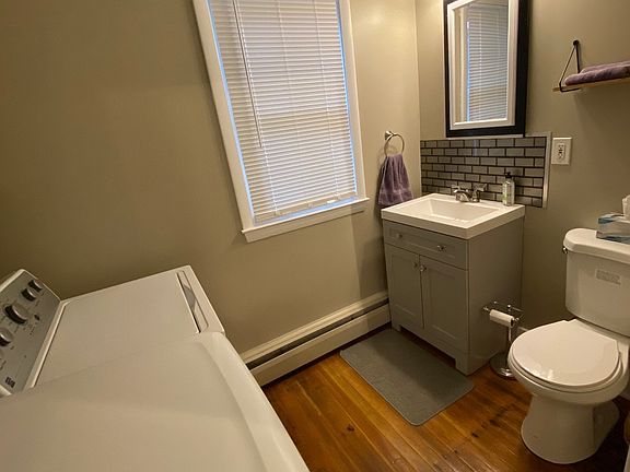 3rd image of 495 Tyler St #495