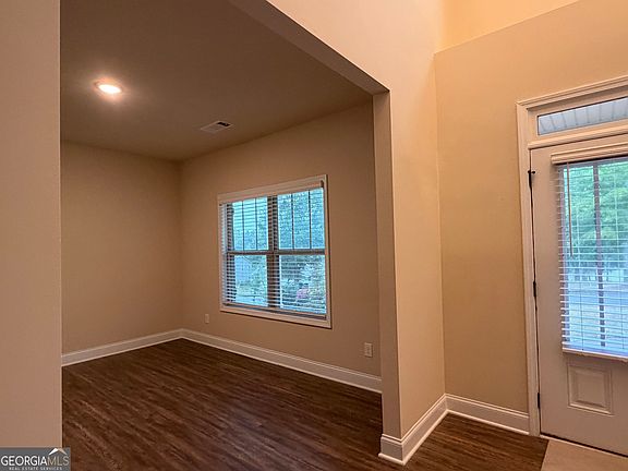 5th image of 3030 Sarah Ln