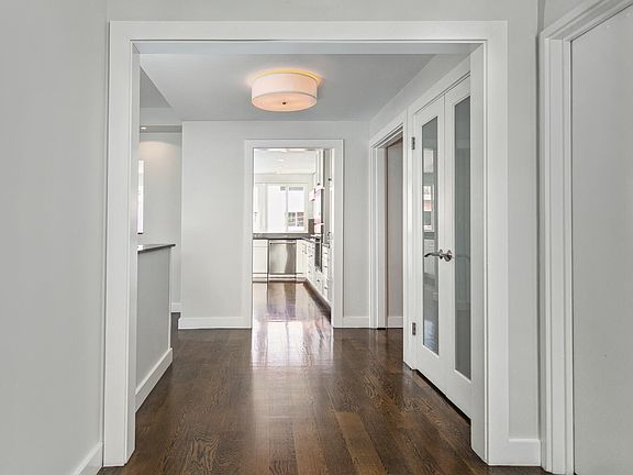 4th image of 2150 Lakeshore Ave APT 2
