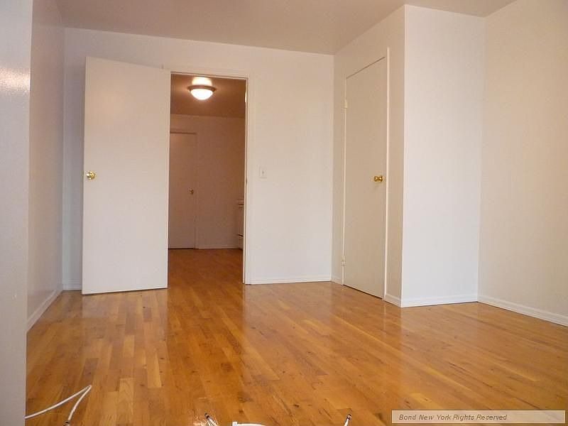 2nd image of 334 W 37th St APT 5D