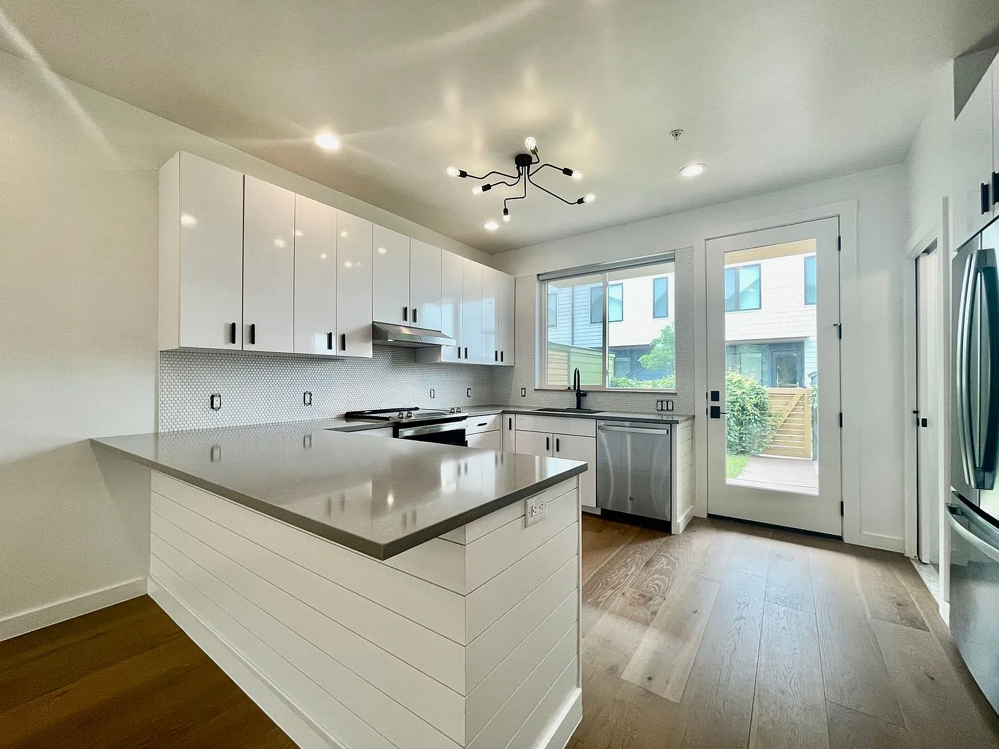 Modern High-End Townhome! — Photo 4