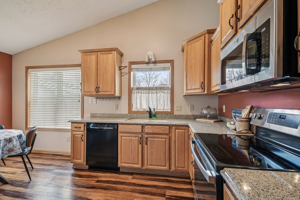 11187 Eagle Ridge Way, Chisago City, MN 55013 | MLS #7019744 | Zillow
