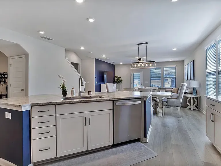 5040 Sunflower Ln — Photo 8