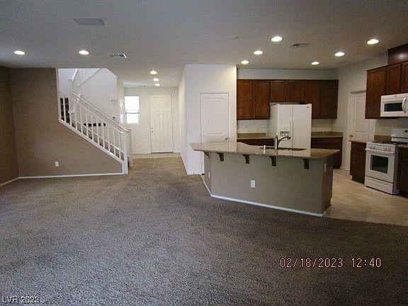 3rd image of 973 Baronet Dr